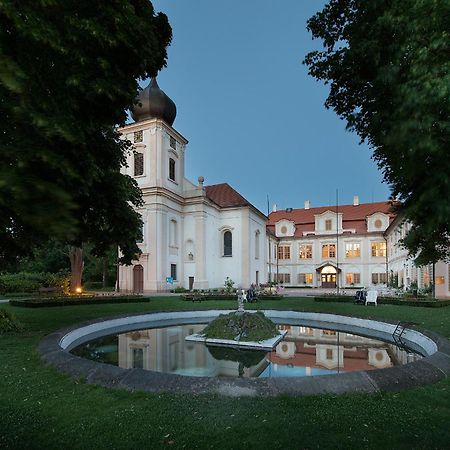 卢森花园城堡酒店 Loučeň 外观 照片
